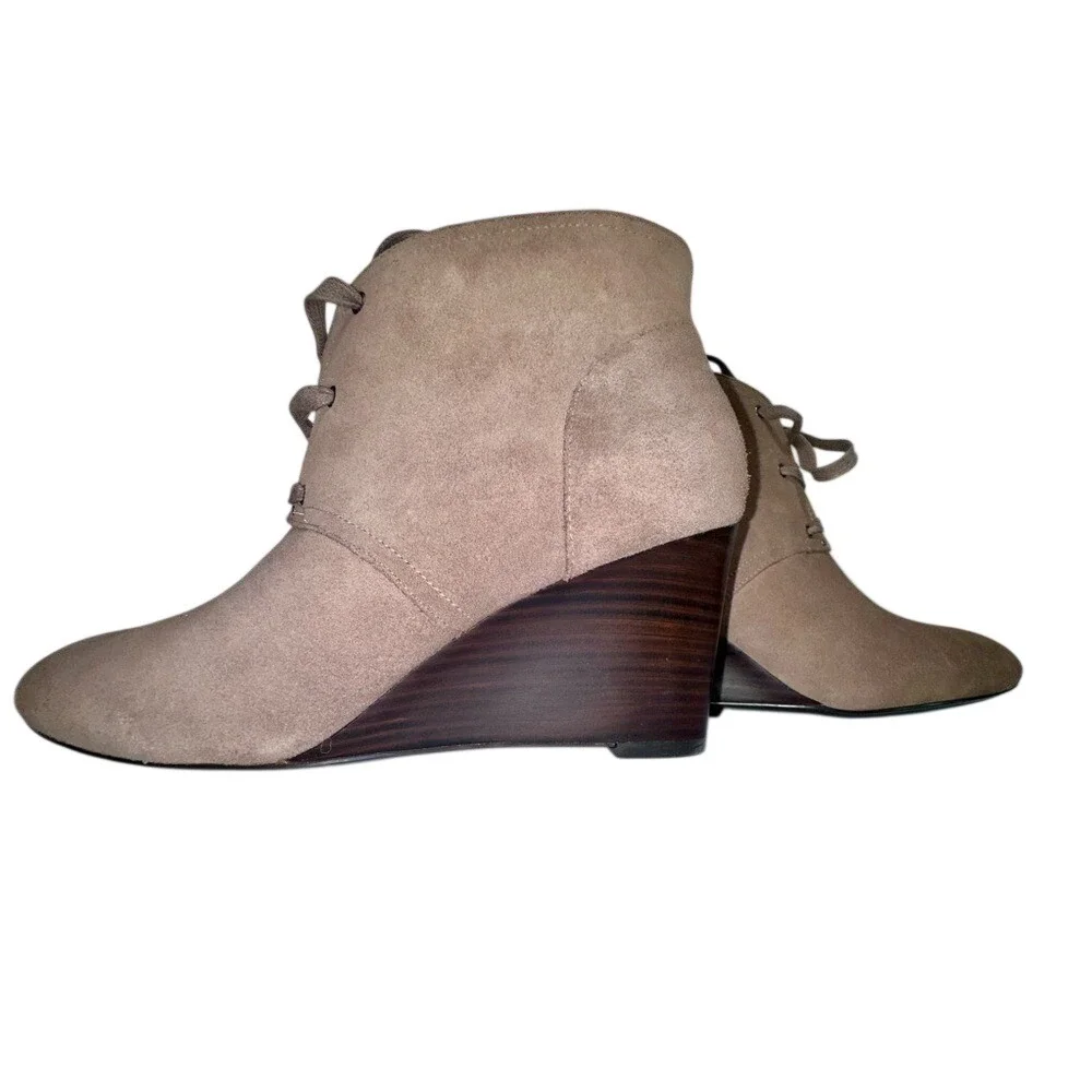 LAUREN RALPH LAUREN Women's‎ Tan Tamia Suede Ankle Boots 8.5 Wedge Heel Lace-Up